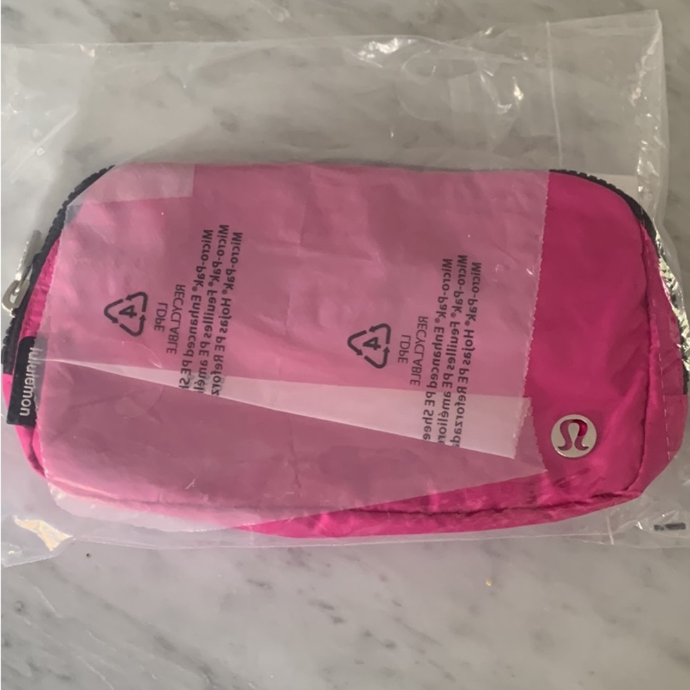 New Lululemon Everywhere Bag Highlight Purple Extended Strap